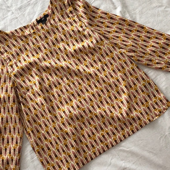 H&M Blouse - Picture 1 of 8